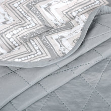 Cargar imagen en el visor de la galería, Colcha Bouti Estampada para Verano y Entretiempo. Incluye Funda de cojín- Zig Zag Gris