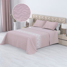 Cargar imagen en el visor de la galería, Colcha Bouti Estampada para Verano y Entretiempo. Incluye Funda de cojín- Hojas Rosa