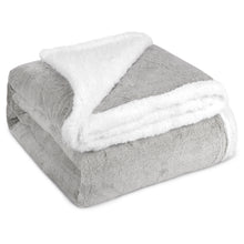 Cargar imagen en el visor de la galería, Manta reversible para sofá o cama de borreguito y franela- Chocolate