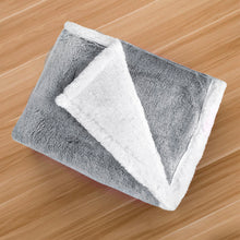 Cargar imagen en el visor de la galería, Manta reversible para sofá o cama de borreguito y franela- Gris Oscuro