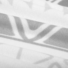 Cargar imagen en el visor de la galería, Juego de sábanas de 3 Piezas Invierno- Figuras Gris