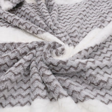 Cargar imagen en el visor de la galería, Manta Terciopelo Suave, Multiusos de Franela - Zig Zag Gris