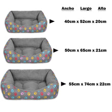 Cargar imagen en el visor de la galería, Cama para mascotas rellena de fibra - Huellas - Mediana