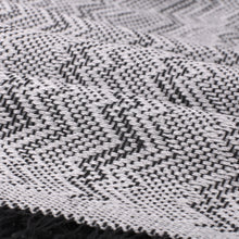 Cargar imagen en el visor de la galería, Colcha multiusos, plaid - Zig Zag Gris Negro