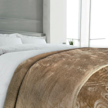Cargar imagen en el visor de la galería, Manta Gruesa Reversible 180x230 cm para Sofá o Cama- Marrón
