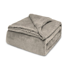 Cargar imagen en el visor de la galería, Manta Borreguito Sherpa 130x160cm Reversible Extra Suave- Marrón
